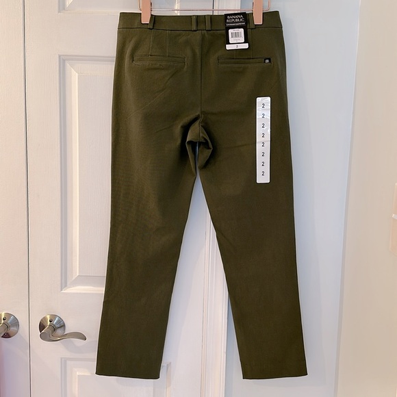 NWT BANANA REPUBLIC SLIM STRAGHT CROPPED PANTS in OLIVE NIGHT (3N4) Color - Picture 2 of 9